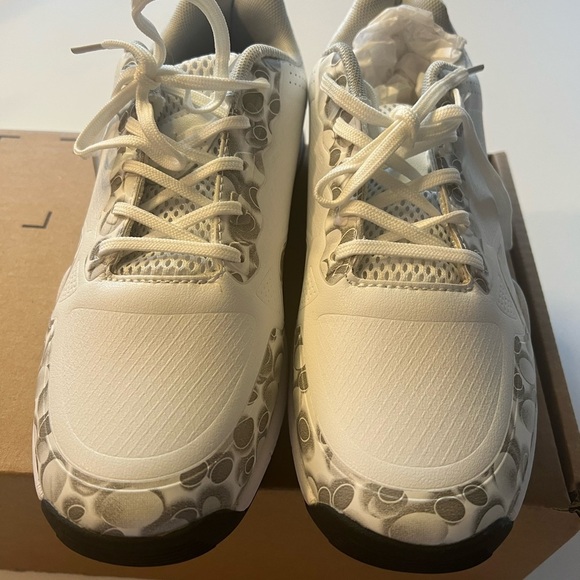 NIB Dhaey Women's White and Gray Golf Shoes Size 7.5 - Picture 2 of 5